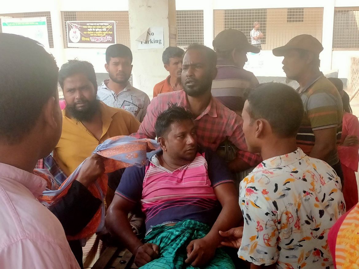 জীবননগরে ত্রি-মুখী সংঘর্ষ আহত-২