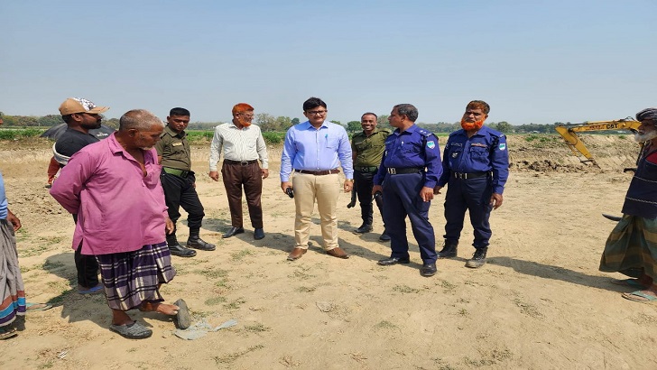 মুজিবনগরে কৃষি জমিতে পুকুর খনন ভ্রাম্যমান আদালতের অভিযান