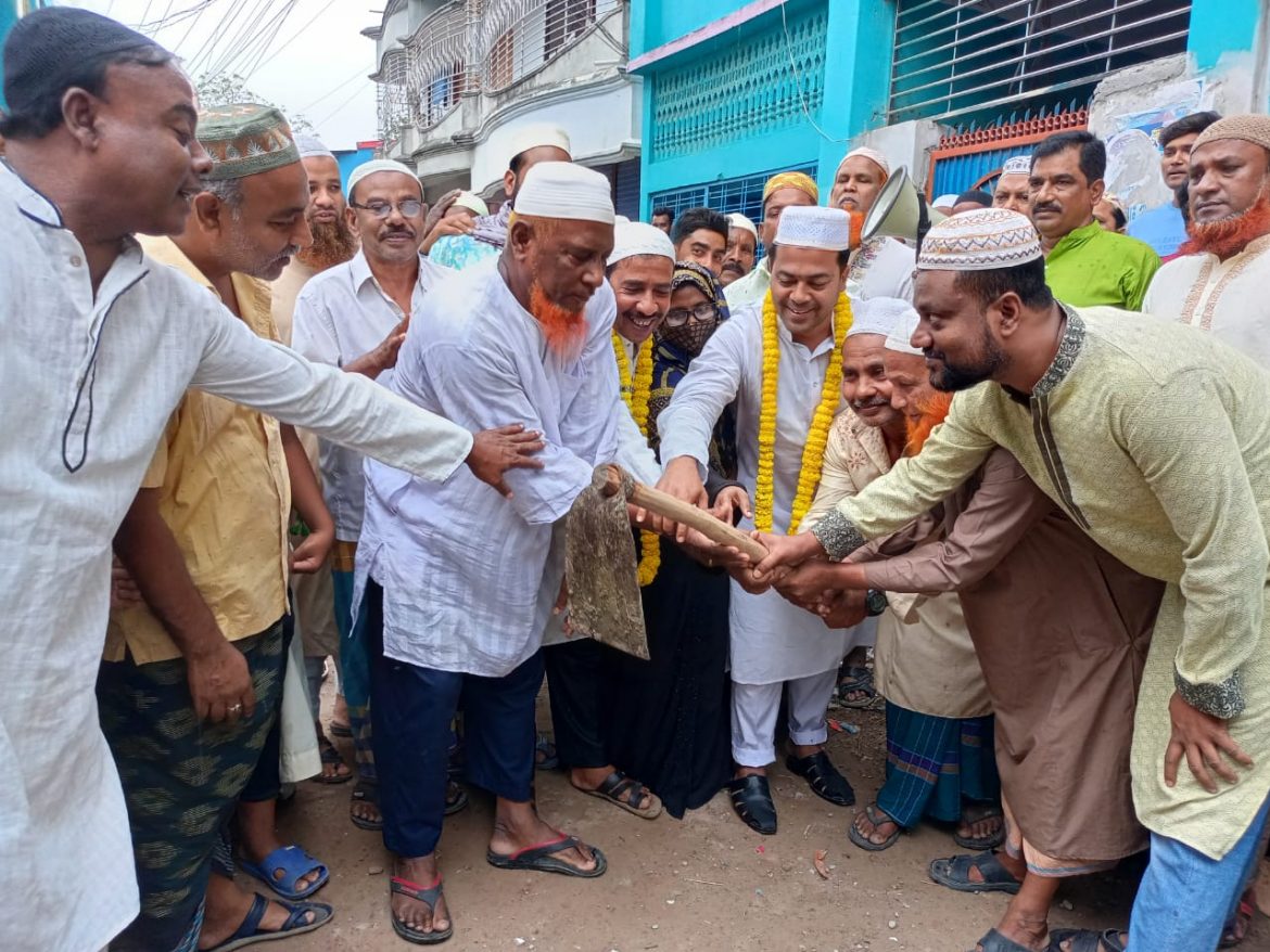 মেহেরপুর শহরের নতুন পাড়ার ড্রেন ও রাস্তা সংস্কার কাজের উদ্বোধন