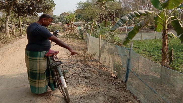 কর্মকর্তাদের নাম ভাঙ্গিয়ে গাছ কাটার অভিযোগ স্কুল শিক্ষকে বিরুদ্ধে