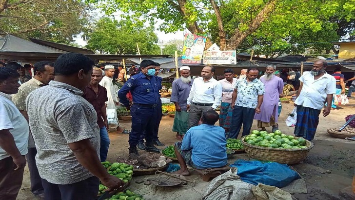 বামন্দীতে বাজার মনিটরিং ও ভ্রাম্যমান আদালতের জরিমানা