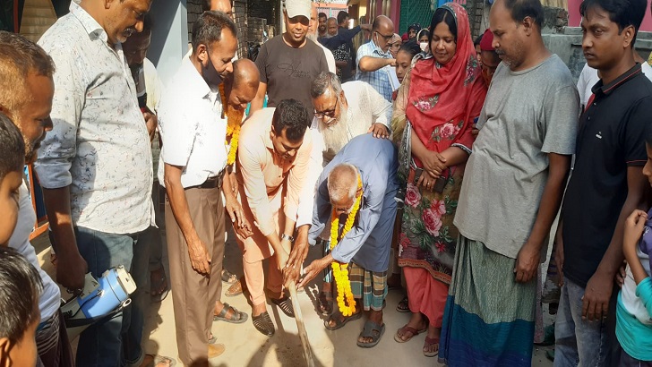 মেহেরপুর পৌরসভার নতুনপাড়ায় ড্রেন সহ রাস্তার উদ্বোধন