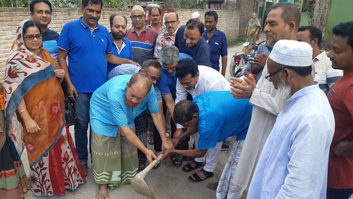 মেহেরপুর পৌরসভার ৯ ও ২ নং ওয়ার্ডের সড়ক নির্মাণ কাজের উদ্বোধন