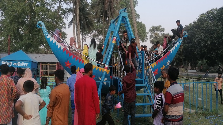 মেহেরপুরের বিনোদন কেন্দ্র দর্শনার্থীদের উপচেপড়া ভীড়