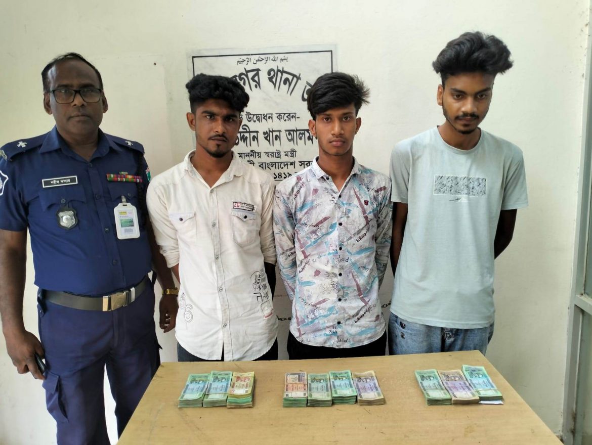 মুজিবনগরে চুরির ৬ ঘন্টার মাথায় টাকাসহ আসামী আটক