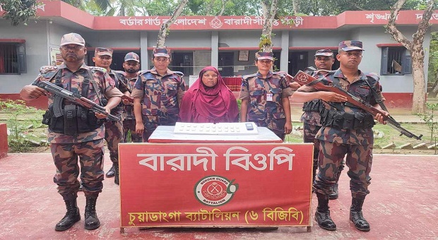 দর্শনায় বিজিবির অভিযানে ২ মণ রুপার গহনা ও  ২০টি স্বর্ণের বারসহ নারী আটক