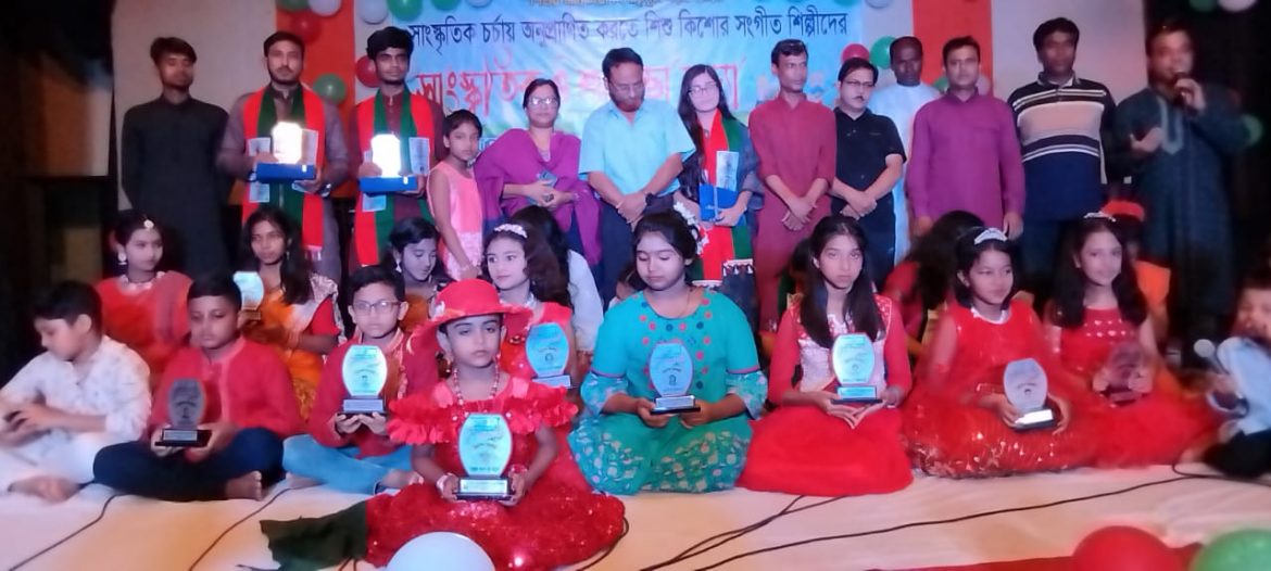 মেহেরপুরে সাংস্কৃতিক ও ক্রীড়াতে অবদান রাখা ২৫ জন সংবর্ধিত