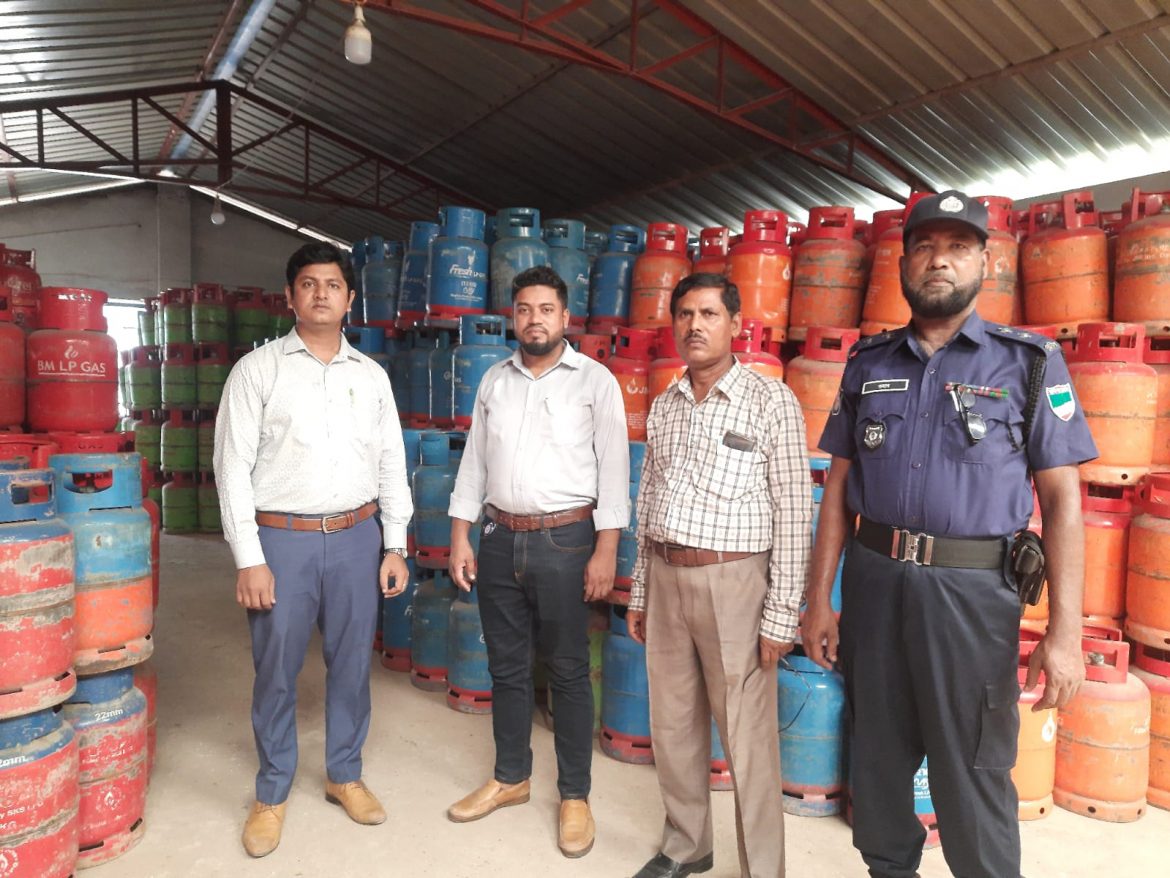 মেহেরপুরে গ্যাস সিলিন্ডারের ডিলারকে জরিমানা