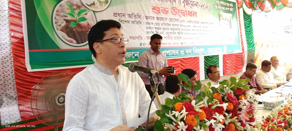 প্রাকৃতিক দুর্যোগ সামাল দিতে বৃক্ষের কোনো বিকল্প নেই -জনপ্রশাসন প্রতিমন্ত্রী