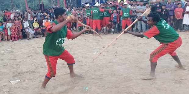 ঐতিহ্যবাহি লাঠি খেলার আনন্দে মাতোয়ারা পল্লি জনপদের মানুষ