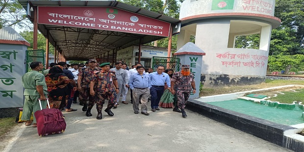 দামুড়হুদা ও দর্শনা উন্নয়ন মৃলক কাজ পরিদর্শনে খুলনা বিভাগীয় কমিশনার 