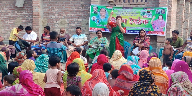 চুয়াডাঙ্গায় নৌকার পক্ষে যুব মহিলা লীগের উঠান বৈঠক ও গণসংযোগ