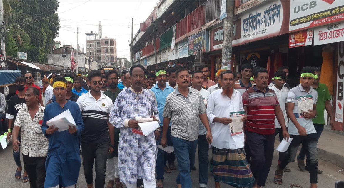 মেহেরপুরে এ্যাড. মিয়াজানের লিফলেট বিতরণ