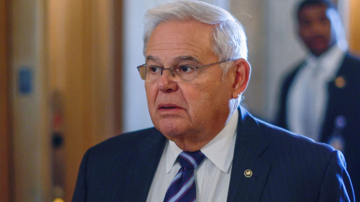 অর্থের বিনিময়ে তথ্য পাচার করতেন মার্কিন সিনেটর মেনেনডেজ