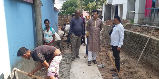 মেহেরপুর পৌরসভার উন্নয়নমূলক কাজ পরিদর্শনে মেয়র