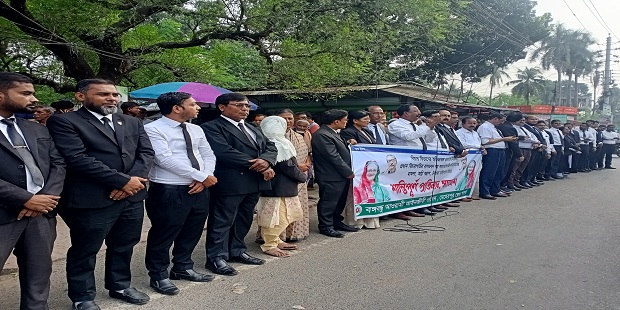 মেহেরপুরে আইনজীবীদের শান্তিপূর্ণ প্রতিবাদ সমাবেশ