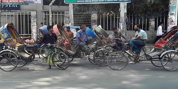 `অবরোধে তাগো কী মিলবে জানি না, আমগো পেটে লাথি’