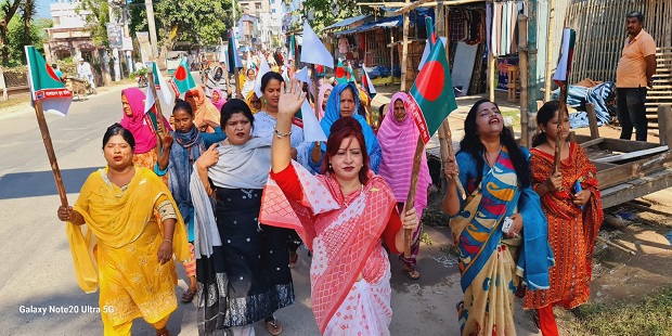 চুয়াডাঙ্গায় যুব মহিলা লীগের অবস্থান কর্মসূচি ও শো ডাউন