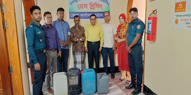 দর্শনায় পৃথক অভিযানে রেকক্টিফাইড স্পিরিটসহ গ্রেফতার ১, পলাতক ১