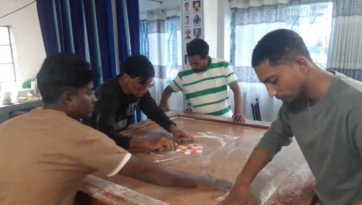 মেহেরপুর জেলা প্রেসক্লাবের ক্যারাম প্রতিযোগিতার চ্যাম্পিয়ন তোজাম্মেল- রুপক জুটি