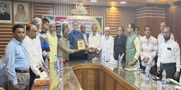 কুষ্টিয়া চেম্বার সভাপতিকে ট্রাক মালিক গ্রুপের সংবর্ধনা