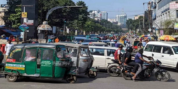 অবরোধে দ্বিতীয় দিনে রাজধানীতে যানবাহন চলাচল বেড়েছে