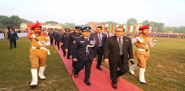 মহান বিজয় দিবস উপলক্ষে চুয়াডাঙ্গা স্টেডিয়ামে কুচকাওয়াজ অনুষ্ঠিত