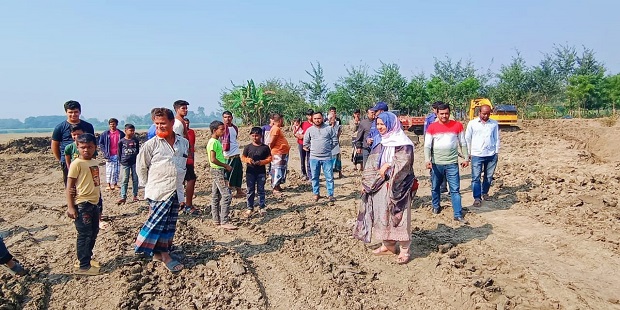 আলমডাঙ্গায় অবৈধভাবে মাটি কেটে বিক্রয়, ব্যবসায়ীকে জরিমানা