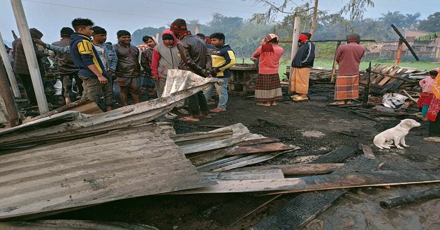 চুয়াডাঙ্গার গিরিশনগরে ফার্ণিচার ও চায়ের দোকানে অগ্নিকান্ড 