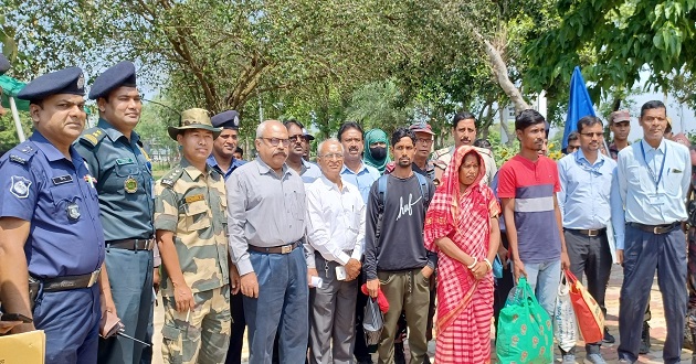 দর্শনায় বিজিবি -বিএস এফের পতাকা বৈঠক, আপন ঠিকানায় ভারতীয় মা ও ছেলে