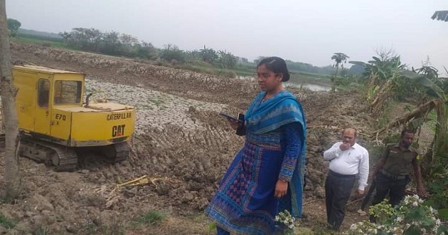 আলমডাঙ্গার পুকুর সংস্কারের নামে মাটি কেটে বিক্রয়, একজনকে জরিমানা