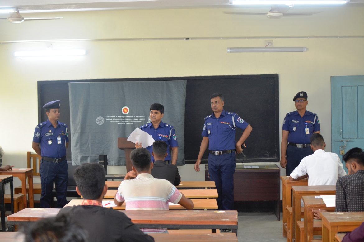 মেহেরপুরে পুলিশ ট্রেইনি রিক্রুট কনস্টেবল পদে নিয়োগের লিখিত পরীক্ষা অনুষ্ঠিত