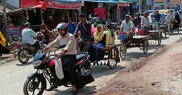 আলমডাঙ্গায় অবৈধ ব্যাটারি চালিত ভ্যানে পৌর শহরে তীব্র যানজট ; ভোগান্তি