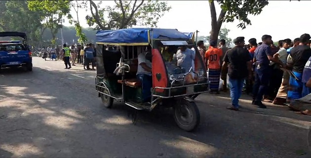 মেহেরপুরে সড়কে কেড়ে নিল দুটি তাজা প্রাণ