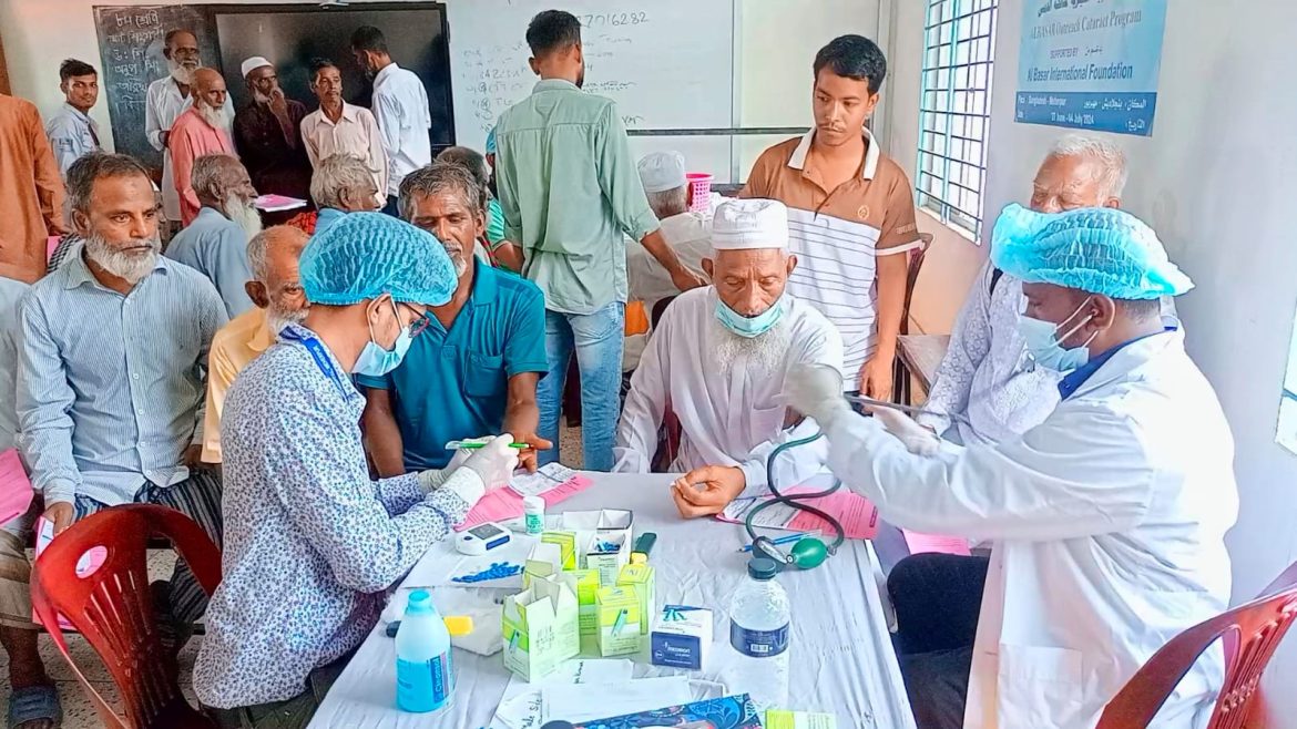 মেহেরপুরে বিনামূল্যে চক্ষু চিকিৎসা ও ছানি অপারেশন ক্যাম্প