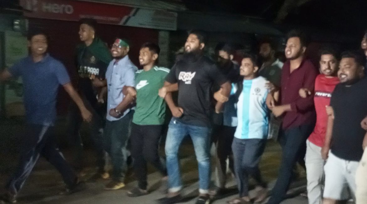 সচিবালয়ের সামনে ছাত্রদের উপরে হামলার প্রতিবাদে মেহেরপুরে বিক্ষোভ মিছিল