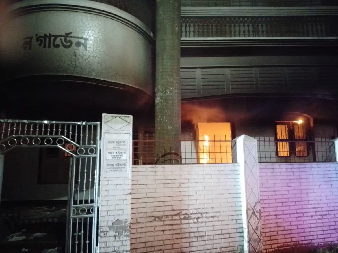 মেহেরপুরে বিজয় উল্লাস, দূর্বত্তদের হামলায় ব্যাপক ভাংচুর