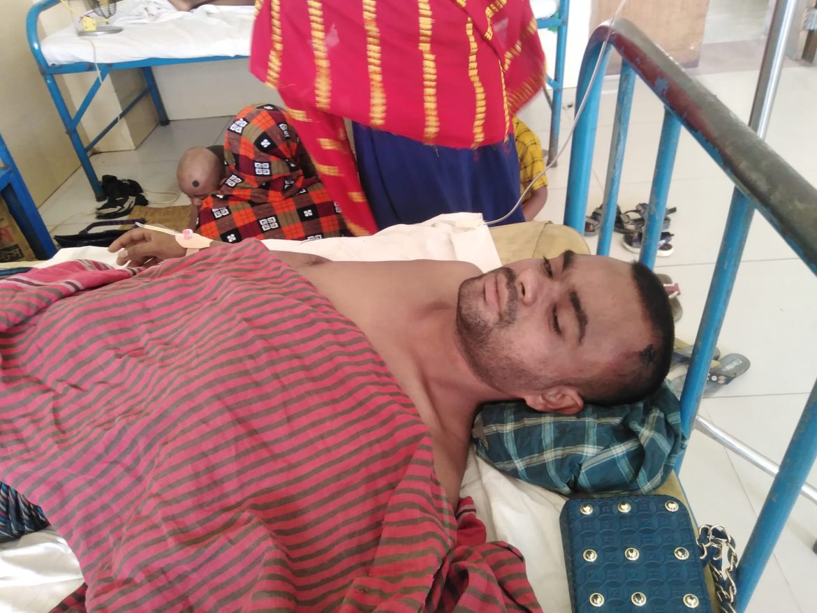 ঝিনাইদহে পাওনা টাকা চাওয়াকে কেন্দ্র করে চা দোকানীকে পিটিয়ে জখম