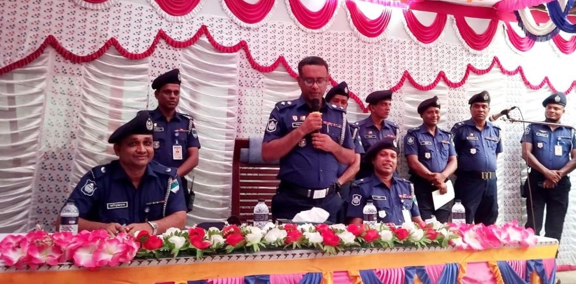 আলমডাঙ্গায় বিট পুলিশিং সভায় নবাগত পুলিশ সুপার গোলাম মওলা