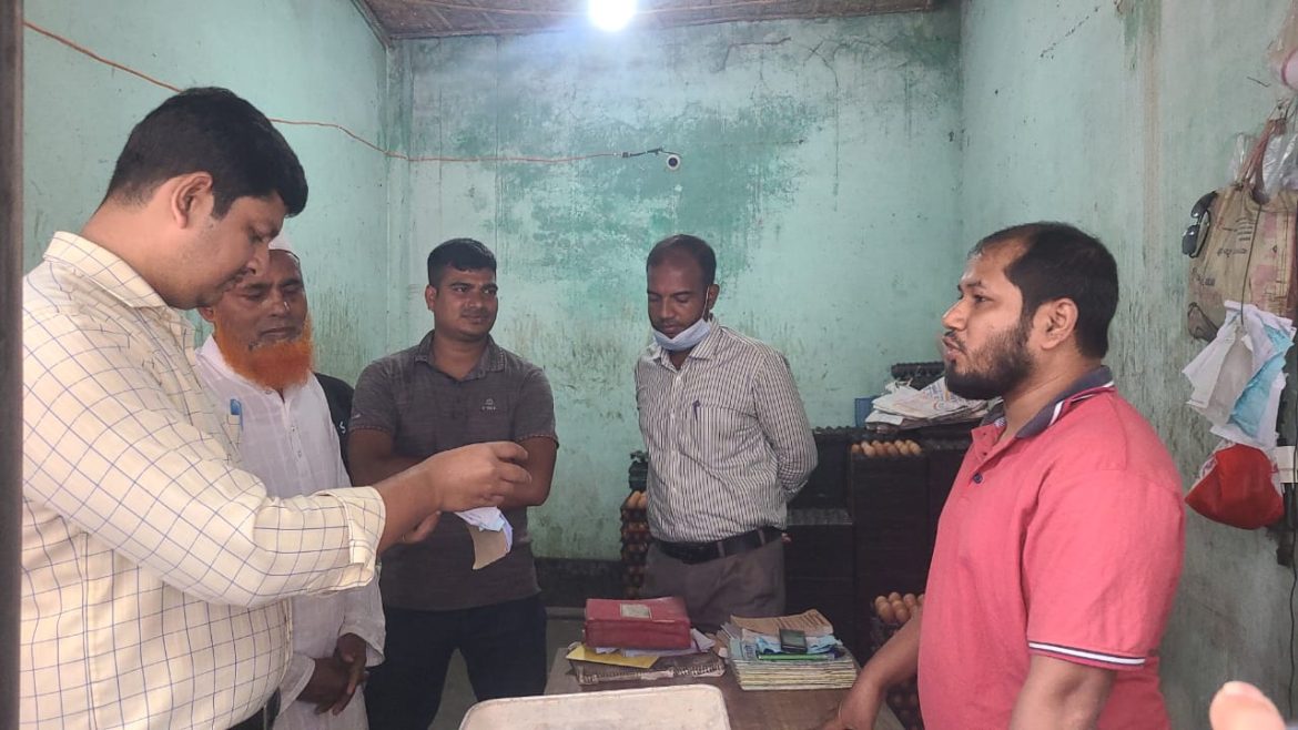 দর্শনায় ডিমের বাজারে অভিযান, ৫ হাজার টাকা জরিমানা