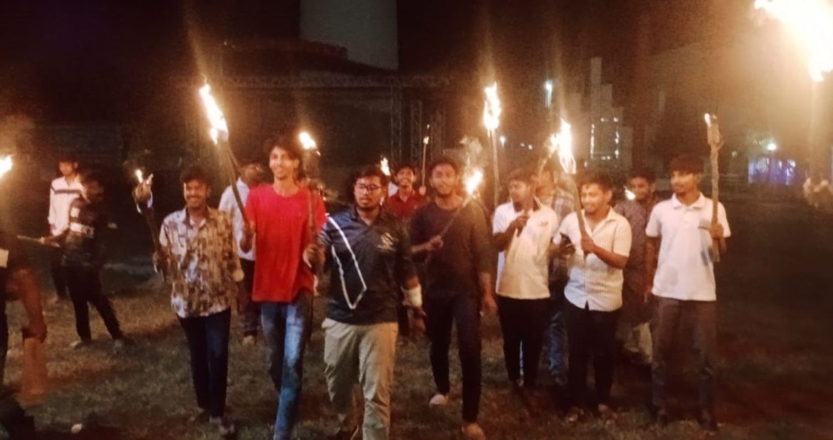 রাষ্ট্রপতির পদত্যাগের দাবিতে মেহেরপুরে মশাল মিছিল