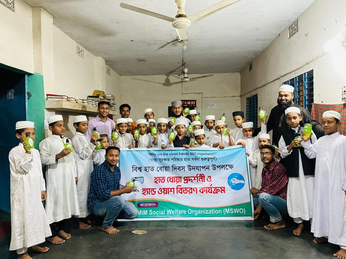 চুয়াডাঙ্গায় হাত ধোয়া প্রদর্শনী ও হ্যান্ডওয়াশ বিতরণ