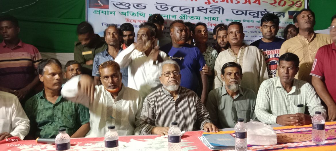 গাংনীতে ৬ টি পূজা মন্ডপ পরিদর্শন করেছেন সাবেক এমপি আমজাদ হোসেন