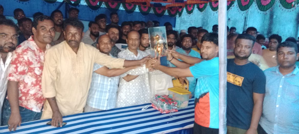 দর্শনায় আবু সাঈদ ফুটবল টুর্নামেন্টের ফাইনাল খেলা ও পুরস্কার বিতরণী অনুষ্ঠিত