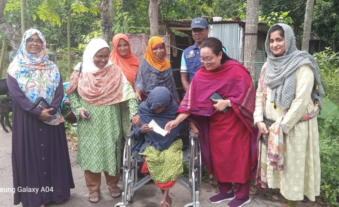 কোটচাঁদপুরে প্রতিবন্ধী জহুরাকে হুইল চেয়ার ও চেক প্রদান