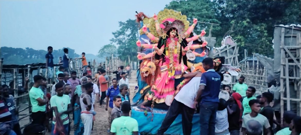 দামুড়হুদা উপজেলায় উৎসবমুখর পরিবেশে ২০টি প্রতিমা বিসর্জন