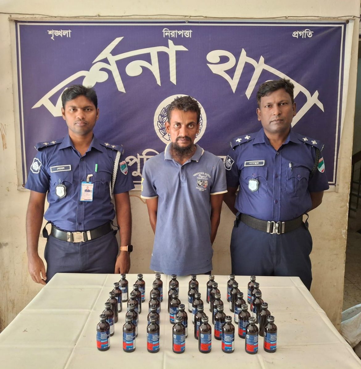 দর্শনায় ৪০ বোতল ফেনসিডিলসহ গ্রেফতার ১