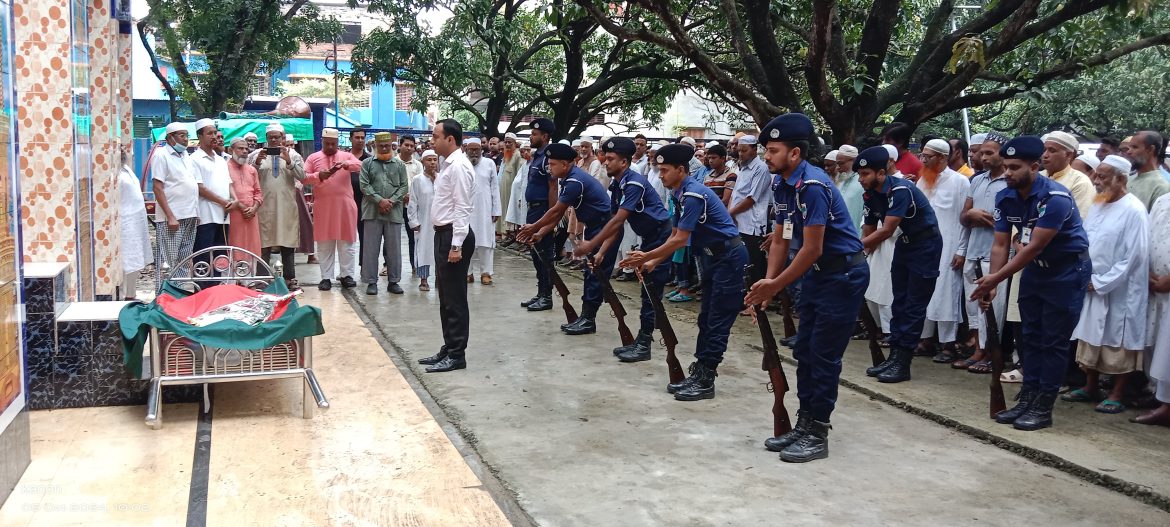 গাংনীতে বীর মুক্তিযোদ্ধাকে রাষ্ট্রীয় মর্যাদায় দাফন