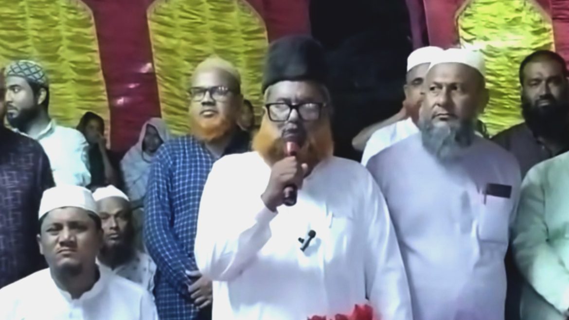 পূজামণ্ডপে গীতা পাঠ করে ভাইরাল জামায়াতের কেন্দ্রীয় নেতা