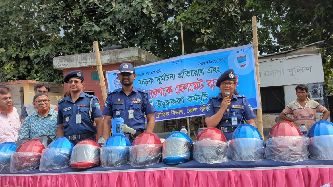 মেহেরপুরে ট্রাফিক পুলিশের সচেতনতা মূলক ক্যাম্পেইন